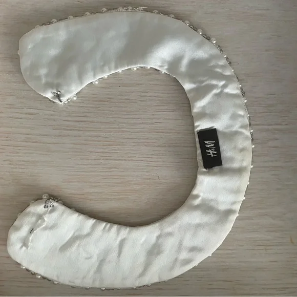 Elegant Pearl and Crystal beaded Collar Necklace - Picture 6 of 7